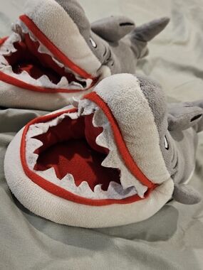 wonder nation Shark Slippers for Kids 2-3